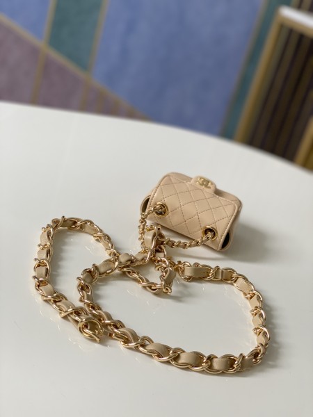 Handbag   Chanel  2080  size  9.8.3 cm