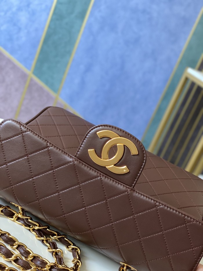 Handbag   Chanel  A88  size 30.21.8 cm