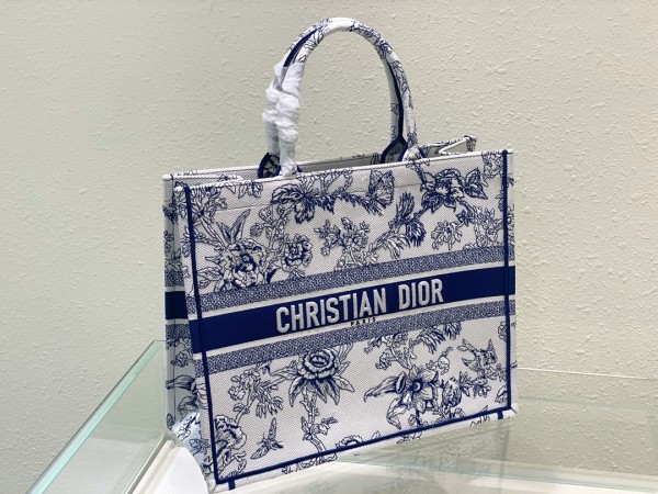 Handbag  Dior  size  41x 35 x 18.5  cm