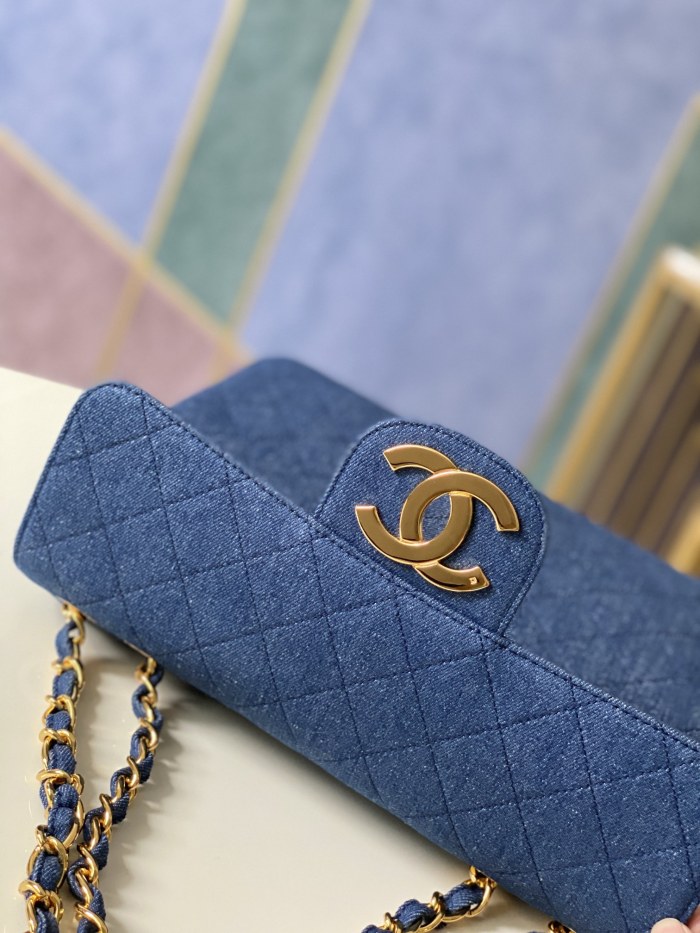 Handbag   Chanel  A88  size 30.21.8 cm