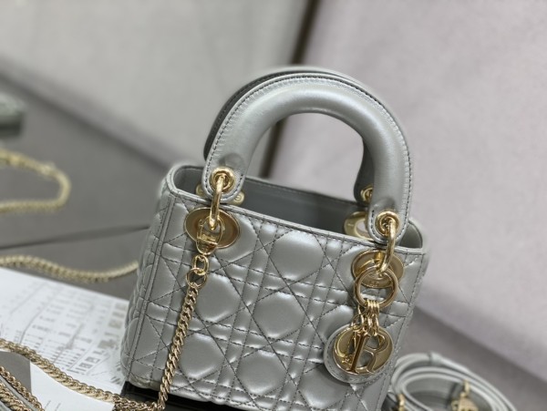 Handbag  Dior  size 17 cm