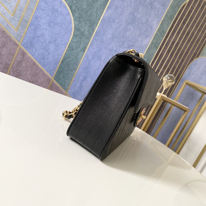 Handbag   Chanel  A88  size  30.21.8 cm