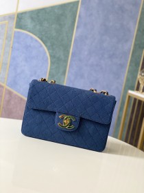 Handbag   Chanel  A88  size 30.21.8 cm