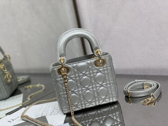 Handbag  Dior  size 17 cm