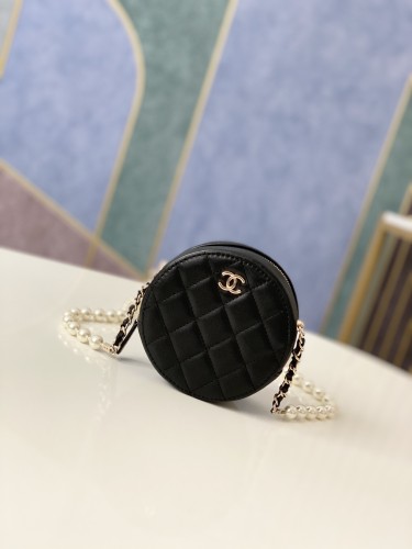 Handbag   Chanel  81183  size  12x12x4.5 cm