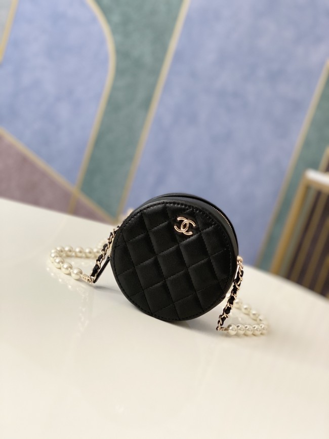 Handbag   Chanel  81183  size  12x12x4.5 cm
