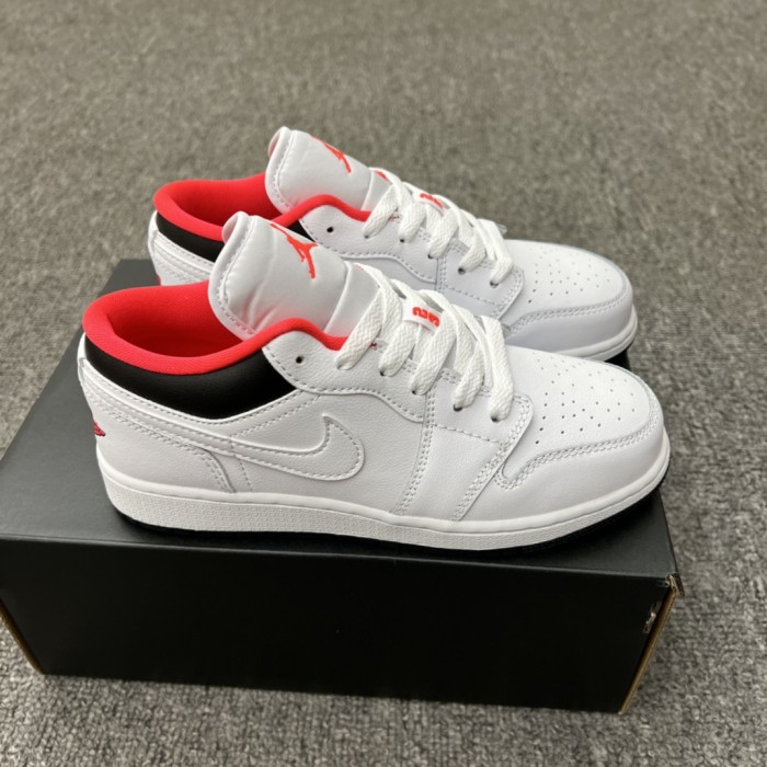 Jordan 1 Low White Black Infrared (GS)