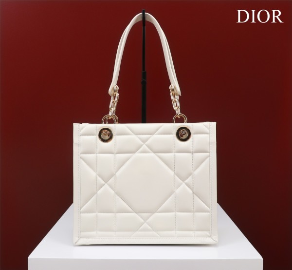 Handbag  Dior  size  36.5×28×17.5  cm