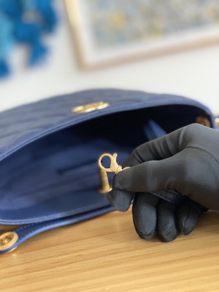 Handbag   Chanel 3400  size  25.5*21.5*8  cm