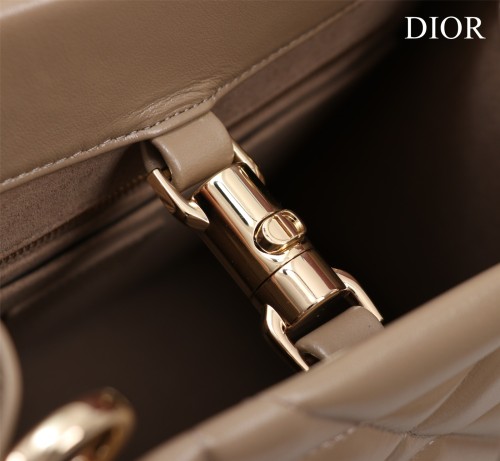Handbag  Dior  size  36.5×28×17.5  cm