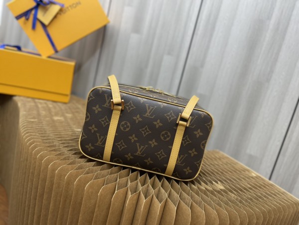 Handbag   Louis Vuitton  M46321  size  26-10-16 cm