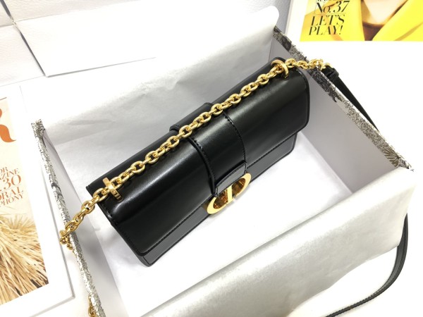 Handbag  Dior  M9203  size  21.5 x 12 x 6 cm