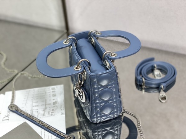 Handbag  Dior  size  17 cm