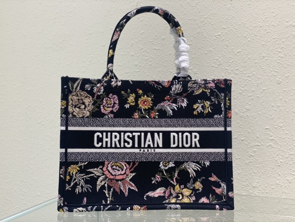Handbag  Dior  size 36 x 27.5 x 16.5  cm