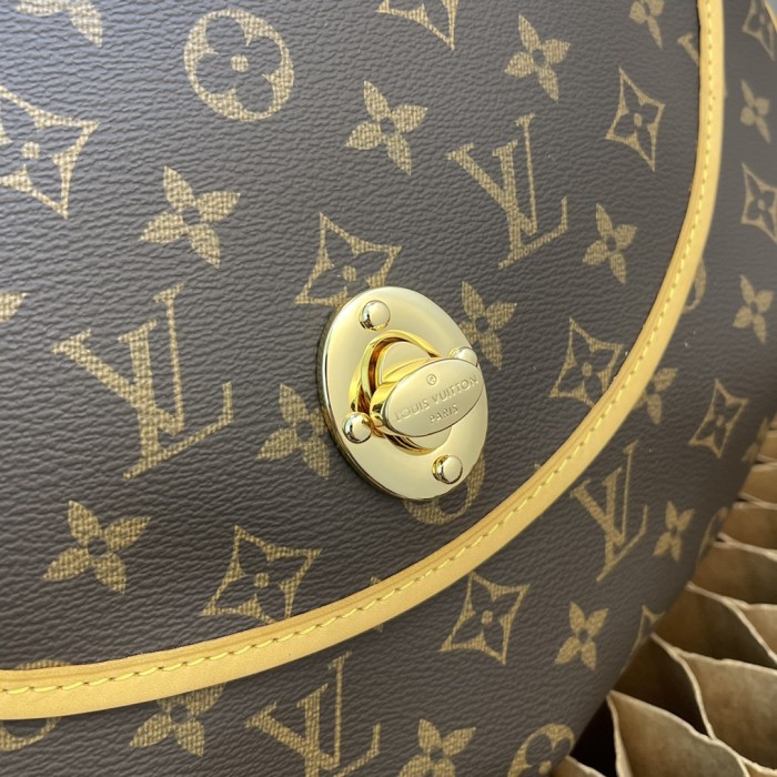 Handbag   Louis Vuitton M40075  size  34x28x14 cm