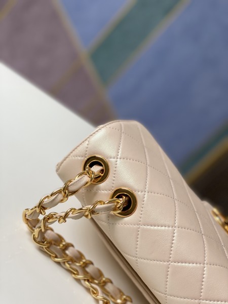 Handbag   Chanel  A88  size 30.21.8 cm