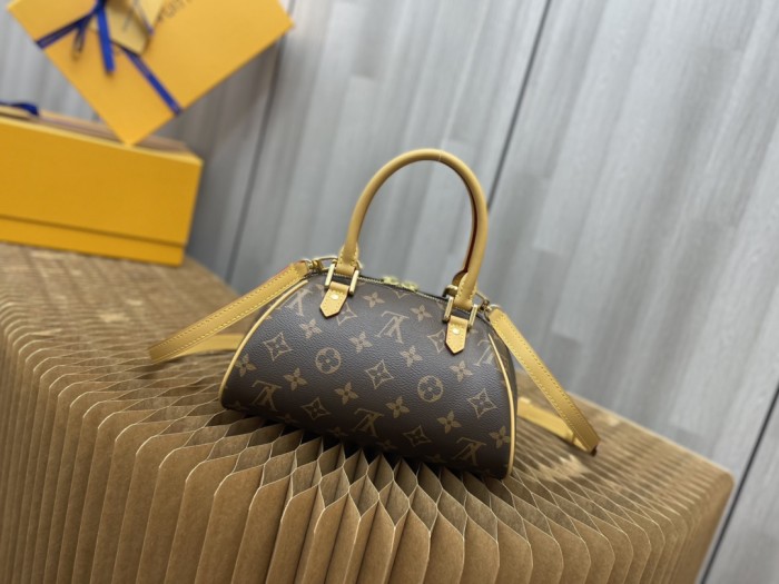 Handbag   Louis Vuitton M50202  size  23 × 13 × 14  cm