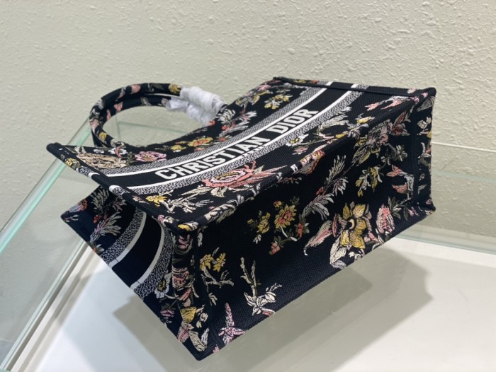 Handbag  Dior  size 36 x 27.5 x 16.5  cm