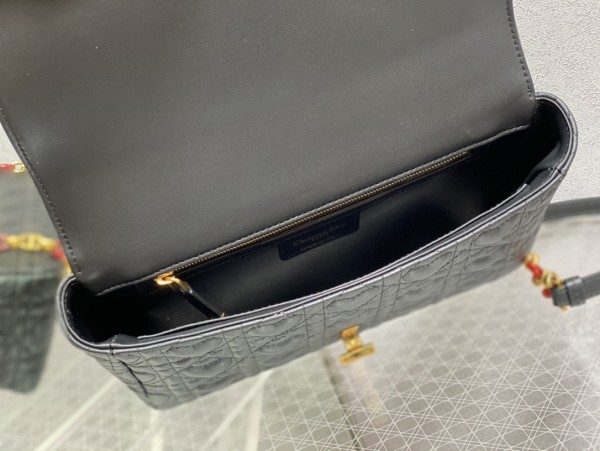 Handbag  Dior size  25.5*15*8 cm