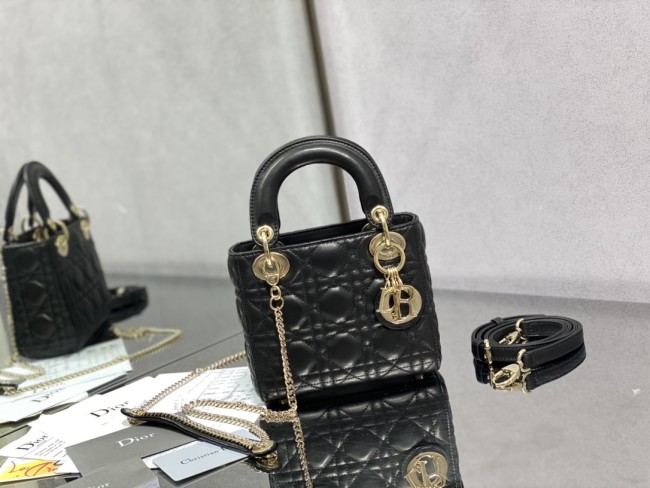 Handbag  Dior  size 17 cm