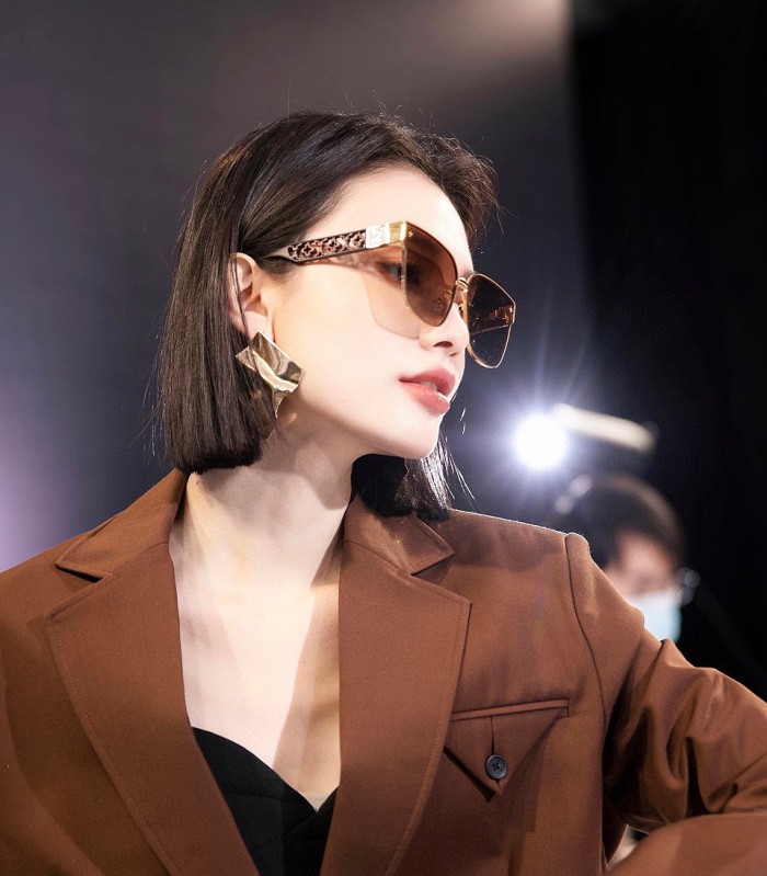 Sunglasses Louis Vuitton L8190