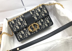 Handbag  Dior  M9203  size 21.5 x 12 x 6  cm