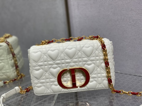 Handbag  Dior  size 20*12*7 cm