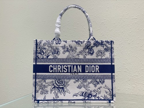Handbag  Dior  size  36 x 27.5 x 16.5   cm