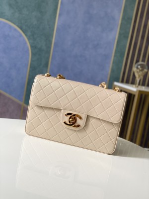 Handbag   Chanel  A88  size 30.21.8 cm