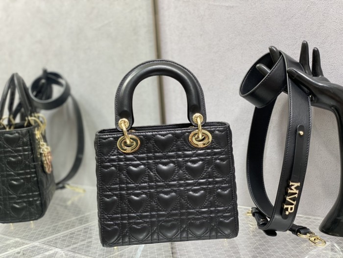  Handbag  Dior  size 20 cm