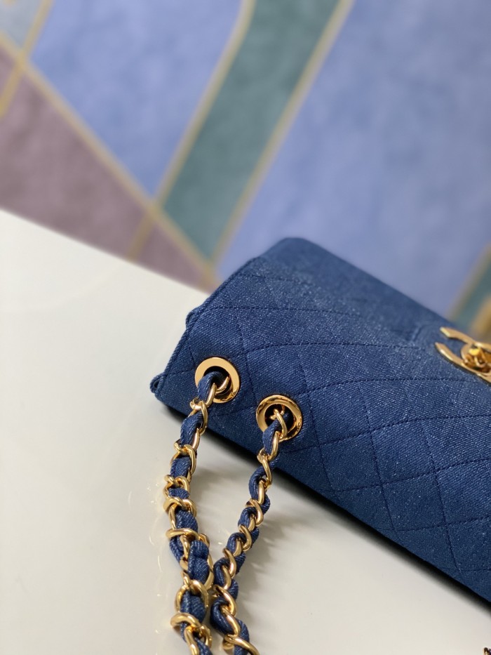 Handbag   Chanel  A88  size 30.21.8 cm