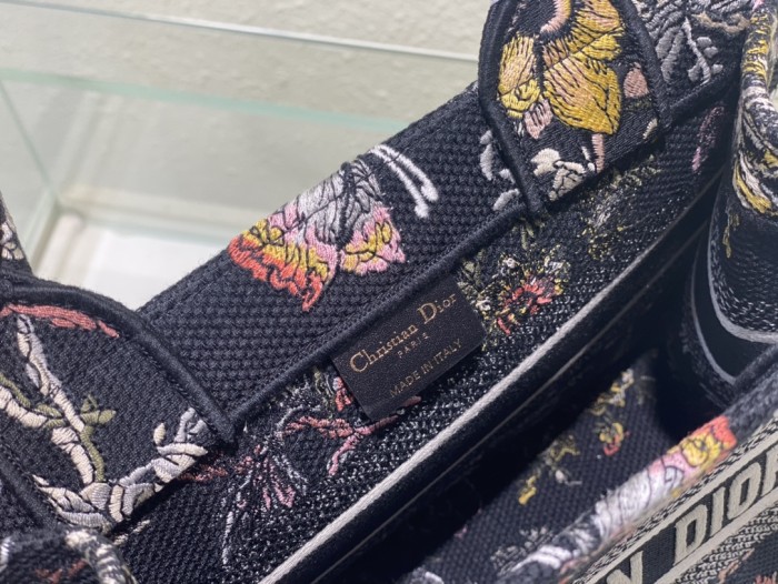 Handbag  Dior  size  26.5 x 21 x 14  cm