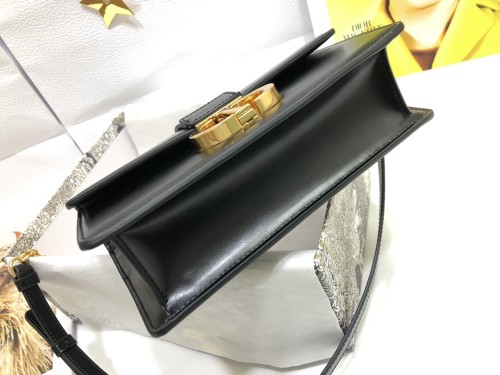 Handbag  Dior  M9203  size  21.5 x 12 x 6 cm