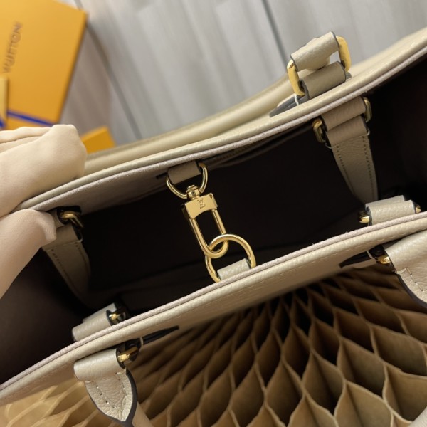 Louis Vuitton OnTheGo MM M45494 size 35*14*27 cm