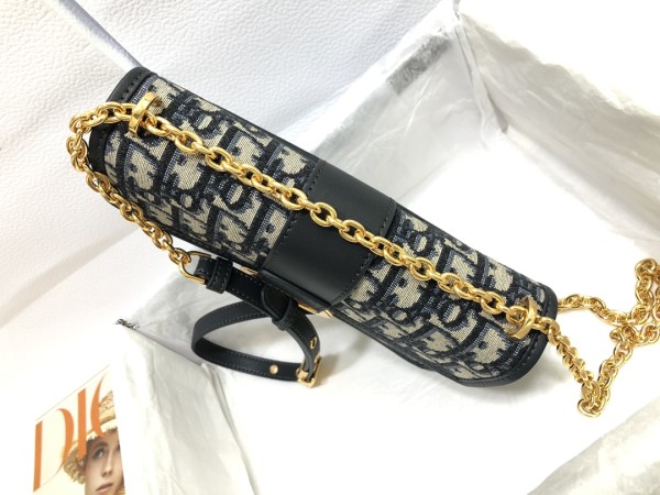 Handbag  Dior  M9203  size 21.5 x 12 x 6  cm