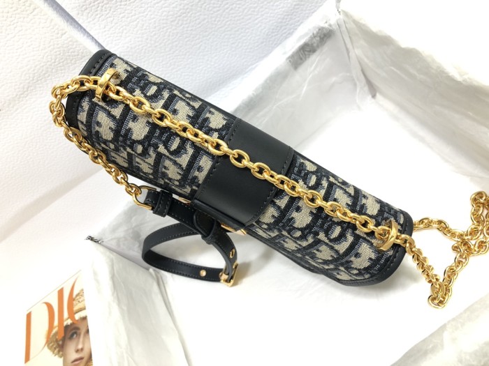 Handbag  Dior  M9203  size 21.5 x 12 x 6  cm