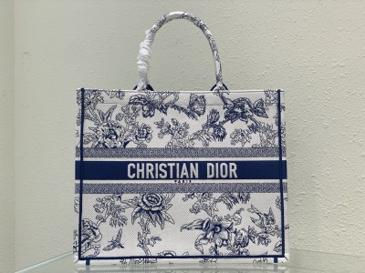 Handbag  Dior  size  41x 35 x 18.5  cm