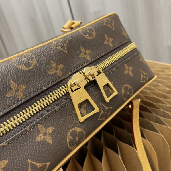 Handbag   Louis Vuitton  M46321  size  26-10-16 cm