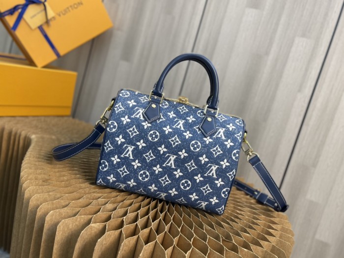  Handbag   Louis Vuitton  M59609  size 25.0 x 19.0 x 15.0  cm