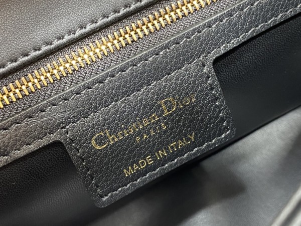 Handbag  Dior  size  20*12*7 cm