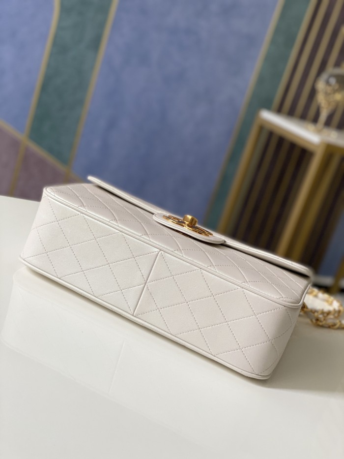 Handbag   Chanel  A88  size  30.21.8 cm