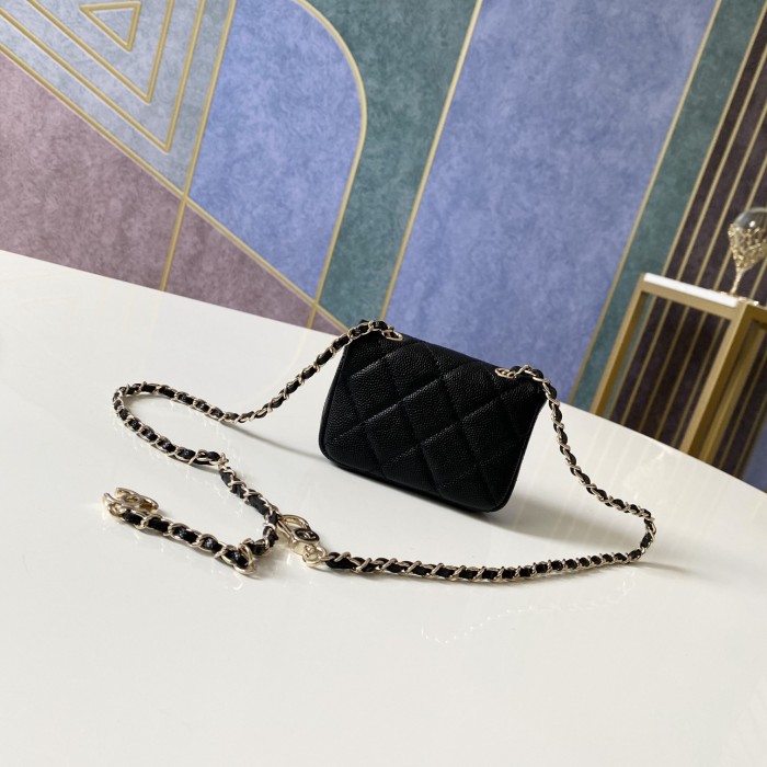 Handbag   Chanel 1952  size  11 ×2 ×7.5 cm