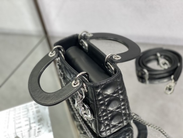 Handbag  Dior  size  17 cm