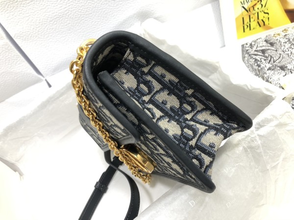 Handbag  Dior  M9203  size 21.5 x 12 x 6  cm