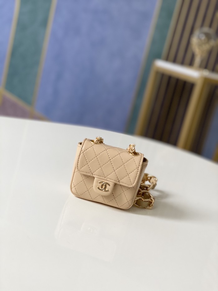 Handbag   Chanel  2080  size  9.8.3 cm