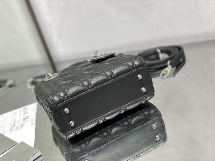 Handbag  Dior  size  17 cm