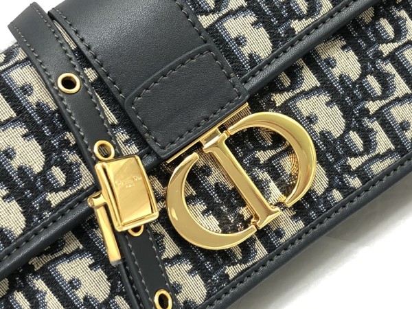 Handbag  Dior  M9203  size 21.5 x 12 x 6  cm