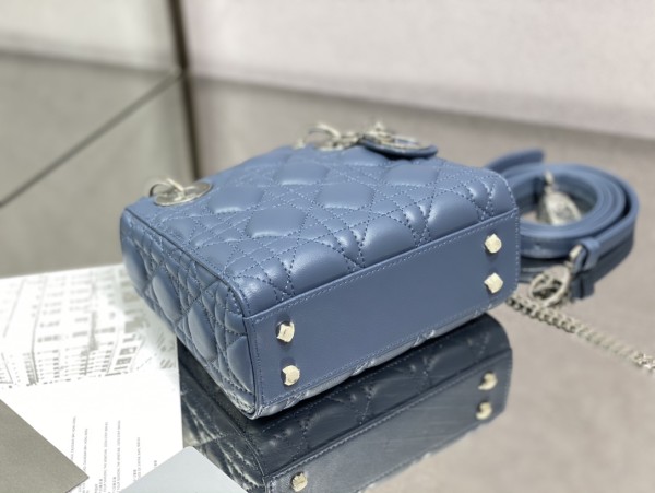 Handbag  Dior  size  17 cm