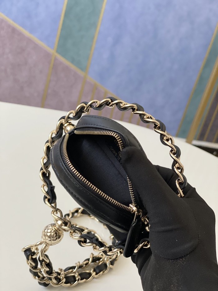 Handbag   Chanel  81169  size  12  cm