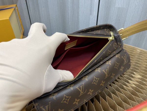  Handbag   Louis Vuitton M51164  size  30x11x13 cm   